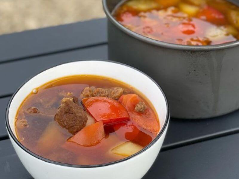露營料理-番茄牛肉湯