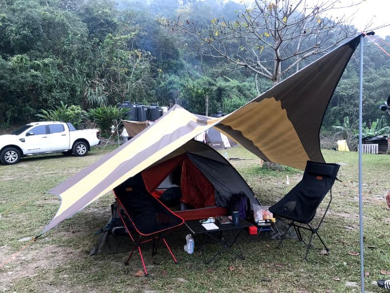 機車露營的裝備，天幕、登山帳篷、小蛋捲桌、椅子