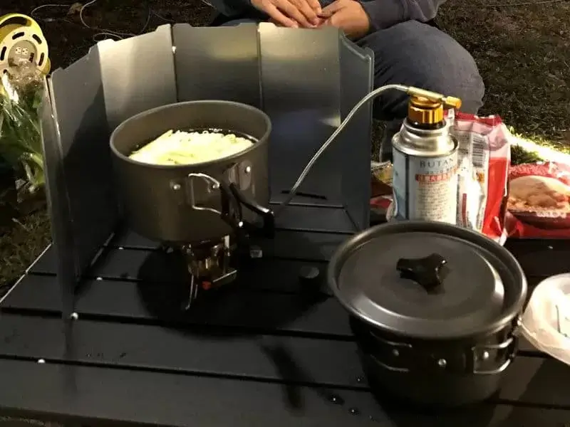 機車露營烹飪用的設備，野炊露營鍋具超好用
